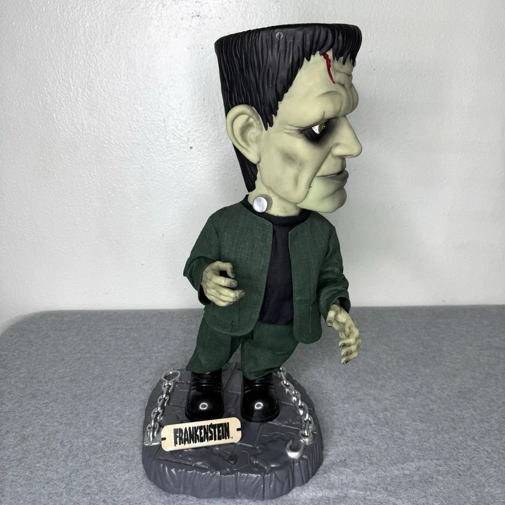 Gemmy Universal Studios Big Head Frankenstein‎ Sings Dancing Monster Mash